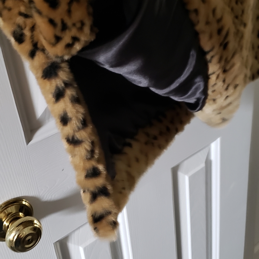 Coat - Picture 6 of 7